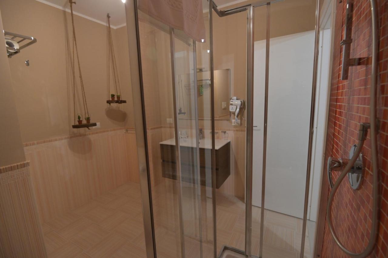 Clc Home B&B โกเซนซา ภายนอก รูปภาพ
